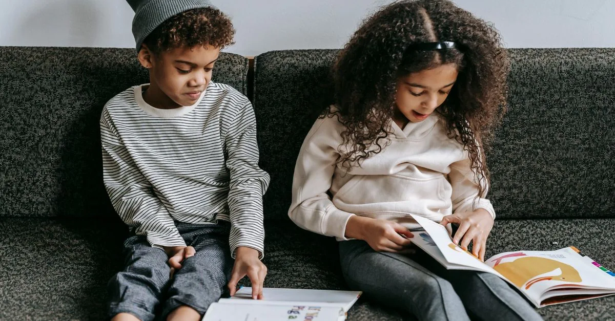 découvrez l'importance de la littératie précoce pour le développement des compétences en lecture et écriture chez les jeunes enfants.