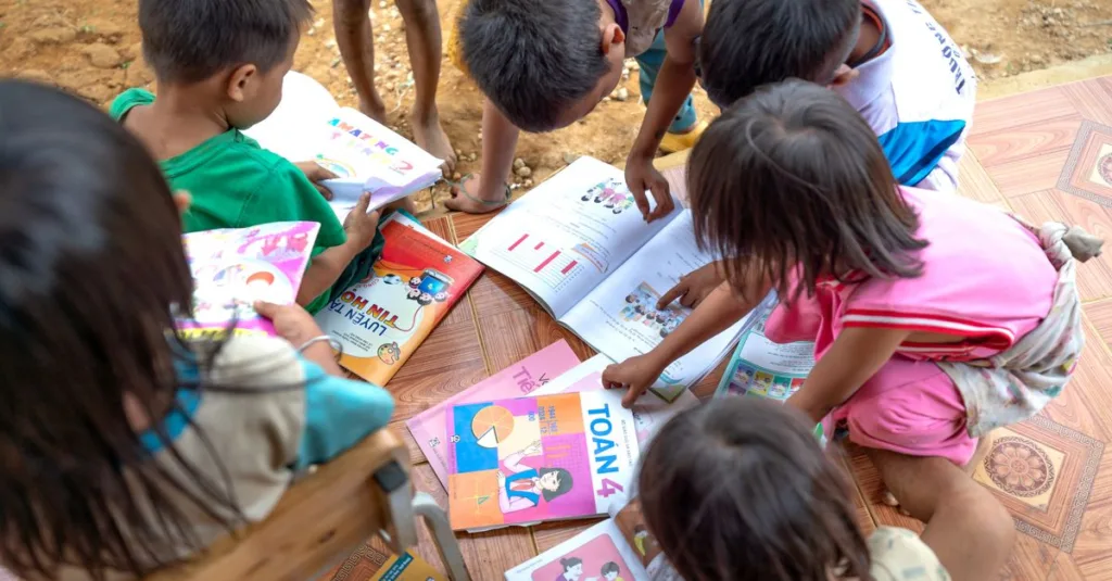 découvrez l'importance de la littératie précoce pour le développement des compétences en lecture et écriture chez les jeunes enfants.