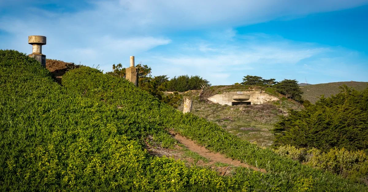 découvrez notre bunker militaire privé, conçu pour offrir une protection maximale, sécurité optimale et confidentialité pour vos besoins stratégiques.